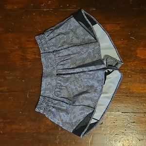 Lululemon Hotty hot shorts 2.5"